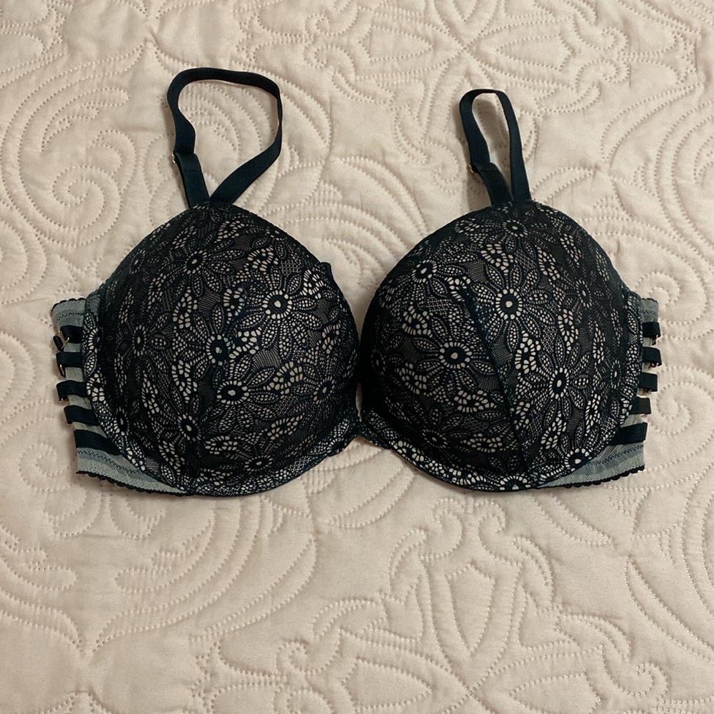 Victoria’s Secret bombshell